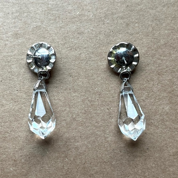 Gorgeous Crystal Icicle Earrings - Picture 6 of 7